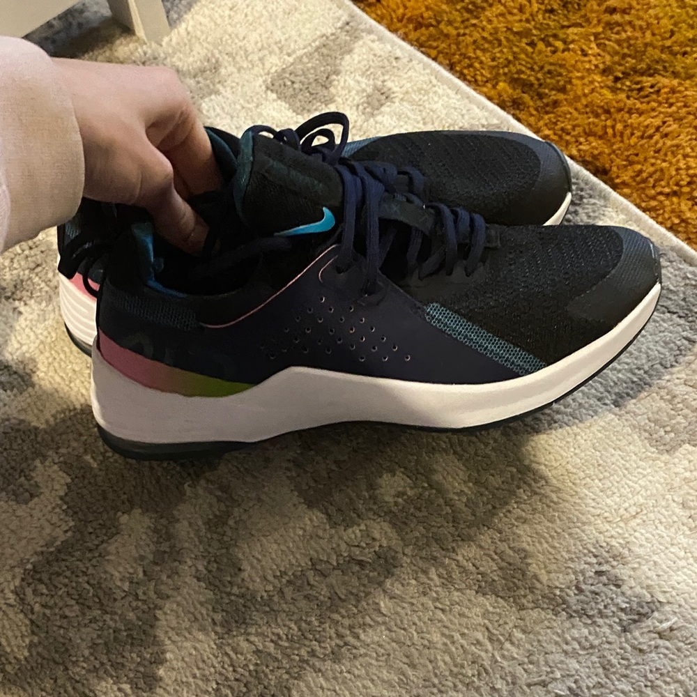 Nike Women’s Black and Blue Athletic Shoes - Picture 3 of 7